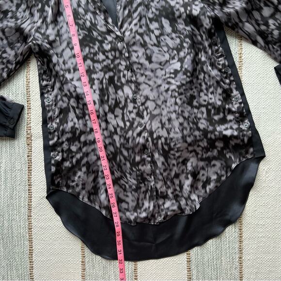 Glowe Side Hustle Dark Leopard Long Sleeves Button Down Shirt Women’s Small - Picture 6 of 12